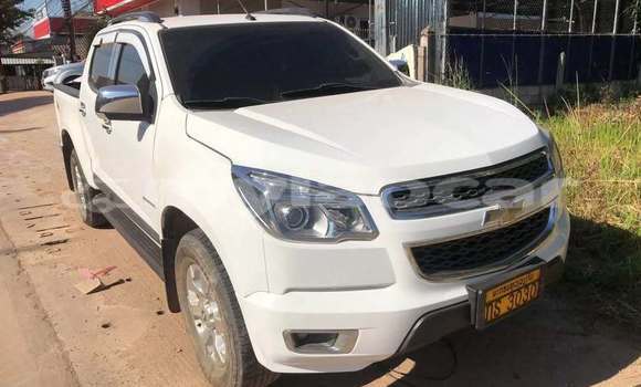 Buy Used Chevrolet S-10 Pickup White Car in Vientiane in Vientiane Province Buy Used Chevrolet S-10 Pickup White Car in Vientiane in Vientiane Province