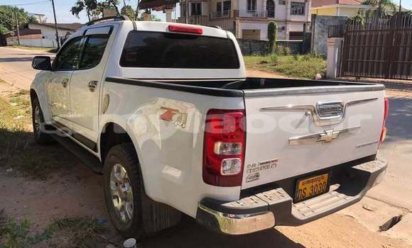 Buy Used Chevrolet S-10 Pickup White Car in Vientiane in Vientiane Province Buy Used Chevrolet S-10 Pickup White Car in Vientiane in Vientiane Province
