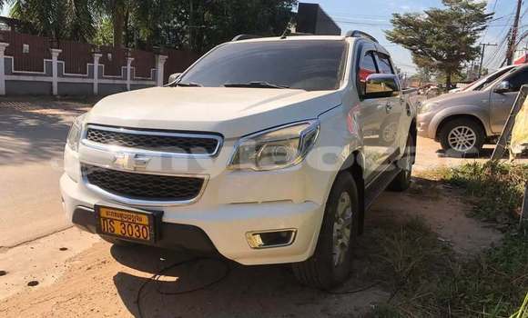 Buy Used Chevrolet S-10 Pickup White Car in Vientiane in Vientiane Province Buy Used Chevrolet S-10 Pickup White Car in Vientiane in Vientiane Province