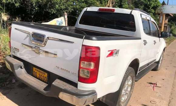 Buy Used Chevrolet S-10 Pickup White Car in Vientiane in Vientiane Province Buy Used Chevrolet S-10 Pickup White Car in Vientiane in Vientiane Province
