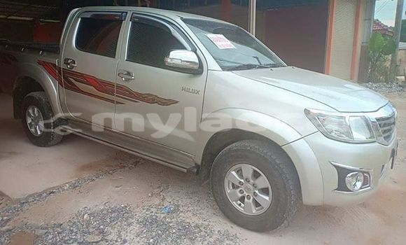 Buy Used Toyota Hilux Silver Car in Vientiane in Vientiane Province Buy Used Toyota Hilux Silver Car in Vientiane in Vientiane Province