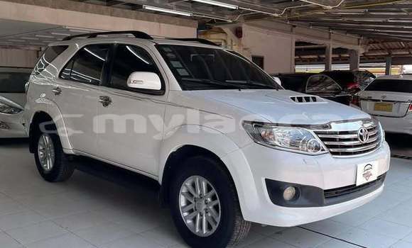 Buy Used Toyota Fortuner White Car in Vientiane in Vientiane Province