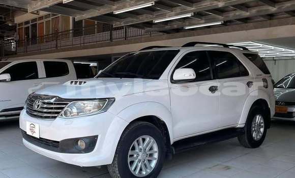 Buy Used Toyota Fortuner White Car in Vientiane in Vientiane Province Buy Used Toyota Fortuner White Car in Vientiane in Vientiane Province
