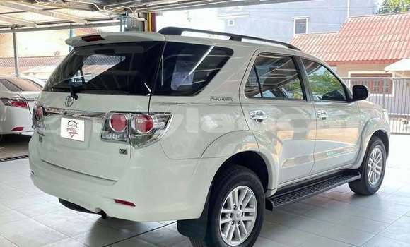 Buy Used Toyota Fortuner White Car in Vientiane in Vientiane Province Buy Used Toyota Fortuner White Car in Vientiane in Vientiane Province