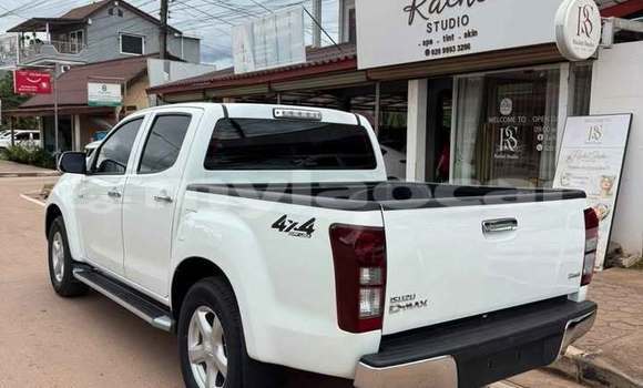 Buy Used Toyota Hiluxe Revo White Car in Vientiane in Vientiane Province Buy Used Toyota Hiluxe Revo White Car in Vientiane in Vientiane Province