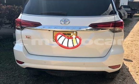 Buy Used Toyota Fortuner White Car in Vientiane in Vientiane Province Buy Used Toyota Fortuner White Car in Vientiane in Vientiane Province