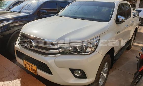 Buy Used Toyota Hilux White Car in Vientiane in Vientiane Province Buy Used Toyota Hilux White Car in Vientiane in Vientiane Province