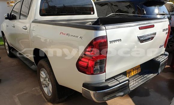 Buy Used Toyota Hilux White Car in Vientiane in Vientiane Province Buy Used Toyota Hilux White Car in Vientiane in Vientiane Province