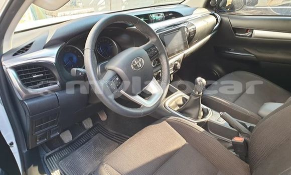 Buy Used Toyota Hilux White Car in Vientiane in Vientiane Province Buy Used Toyota Hilux White Car in Vientiane in Vientiane Province