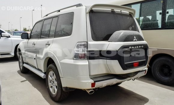 Acheter Import Voiture Mitsubishi Pajero Blanc à Import - Dubai, Attapeu Province Acheter Import Voiture Mitsubishi Pajero Blanc à Import - Dubai, Attapeu Province