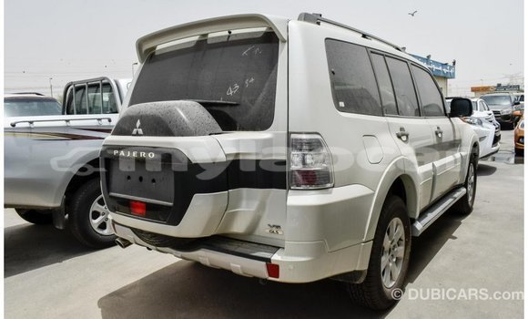 Acheter Import Voiture Mitsubishi Pajero Blanc à Import - Dubai, Attapeu Province Acheter Import Voiture Mitsubishi Pajero Blanc à Import - Dubai, Attapeu Province