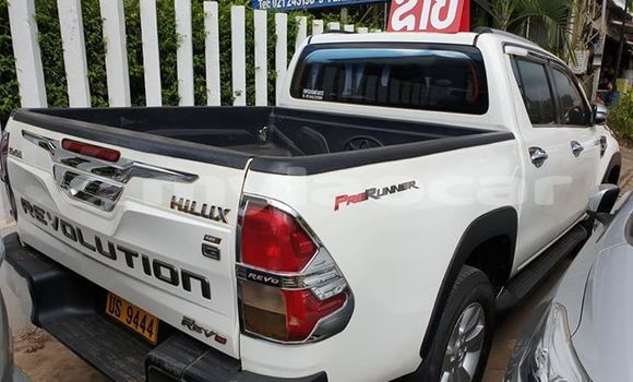 Buy Used Toyota Hilux White Car in Vientiane in Vientiane Province Buy Used Toyota Hilux White Car in Vientiane in Vientiane Province