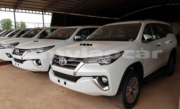 Buy Used Toyota Fortuner White Car in Vientiane in Vientiane Province Buy Used Toyota Fortuner White Car in Vientiane in Vientiane Province