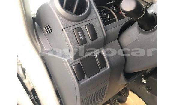 Buy Import Toyota Land Cruiser White Car in Import - Dubai in Attapeu Province Buy Import Toyota Land Cruiser White Car in Import - Dubai in Attapeu Province