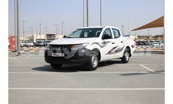 Buy Import Mitsubishi L200 White Car in Import - Dubai in Attapeu Province