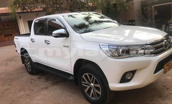 ຊື້ ໃຊ້ແລ້ວ Toyota Hilux White ລົດ ໃນ Vientiane ໃນ Vientiane Province ຊື້ ໃຊ້ແລ້ວ Toyota Hilux White ລົດ ໃນ Vientiane ໃນ Vientiane Province