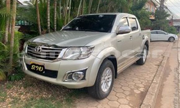 Buy Used Toyota Hilux Silver Car in Vientiane in Vientiane Province Buy Used Toyota Hilux Silver Car in Vientiane in Vientiane Province