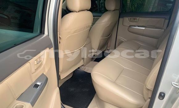 Buy Used Toyota Hilux Silver Car in Vientiane in Vientiane Province Buy Used Toyota Hilux Silver Car in Vientiane in Vientiane Province