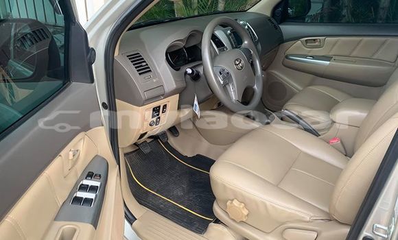 Buy Used Toyota Hilux Silver Car in Vientiane in Vientiane Province Buy Used Toyota Hilux Silver Car in Vientiane in Vientiane Province