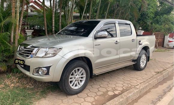 Buy Used Toyota Hilux Silver Car in Vientiane in Vientiane Province Buy Used Toyota Hilux Silver Car in Vientiane in Vientiane Province