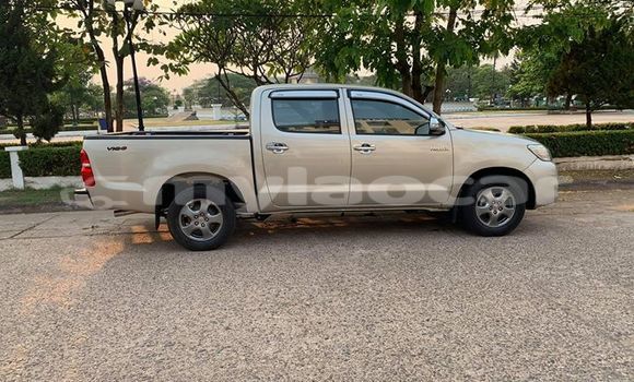 Buy Used Toyota Hilux Silver Car in Vientiane in Vientiane Province Buy Used Toyota Hilux Silver Car in Vientiane in Vientiane Province