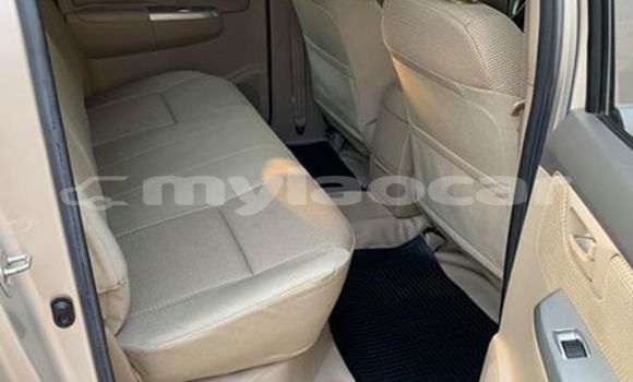 Buy Used Toyota Hilux Silver Car in Vientiane in Vientiane Province Buy Used Toyota Hilux Silver Car in Vientiane in Vientiane Province