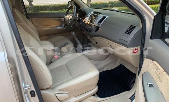 Buy Used Toyota Hilux Silver Car in Vientiane in Vientiane Province Buy Used Toyota Hilux Silver Car in Vientiane in Vientiane Province
