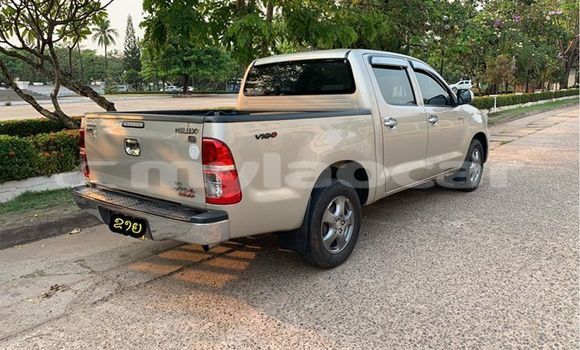 Buy Used Toyota Hilux Silver Car in Vientiane in Vientiane Province Buy Used Toyota Hilux Silver Car in Vientiane in Vientiane Province
