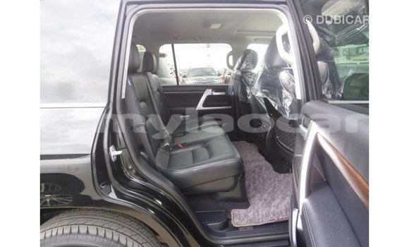 Acheter Import Voiture Toyota Land Cruiser Noir à Import - Dubai, Attapeu Province Acheter Import Voiture Toyota Land Cruiser Noir à Import - Dubai, Attapeu Province