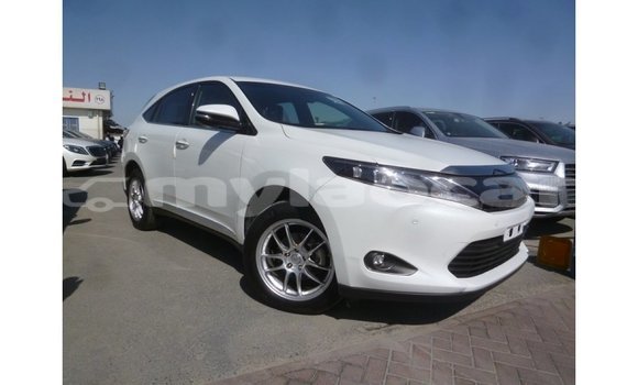 Buy Import Toyota Harrier White Car in Import - Dubai in Attapeu Province