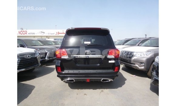 Acheter Import Voiture Toyota Land Cruiser Noir à Import - Dubai, Attapeu Province Acheter Import Voiture Toyota Land Cruiser Noir à Import - Dubai, Attapeu Province