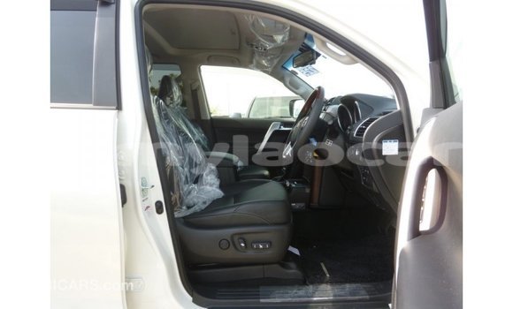 Acheter Import Voiture Toyota Prado Blanc à Import - Dubai, Attapeu Province Acheter Import Voiture Toyota Prado Blanc à Import - Dubai, Attapeu Province