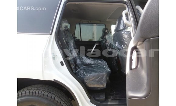 Acheter Import Voiture Toyota Prado Blanc à Import - Dubai, Attapeu Province Acheter Import Voiture Toyota Prado Blanc à Import - Dubai, Attapeu Province