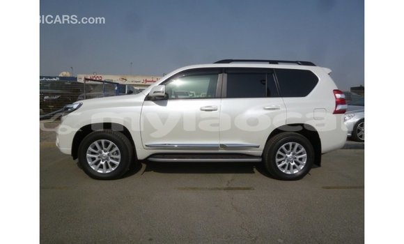 Acheter Import Voiture Toyota Prado Blanc à Import - Dubai, Attapeu Province Acheter Import Voiture Toyota Prado Blanc à Import - Dubai, Attapeu Province