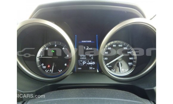 Acheter Import Voiture Toyota Prado Blanc à Import - Dubai, Attapeu Province Acheter Import Voiture Toyota Prado Blanc à Import - Dubai, Attapeu Province