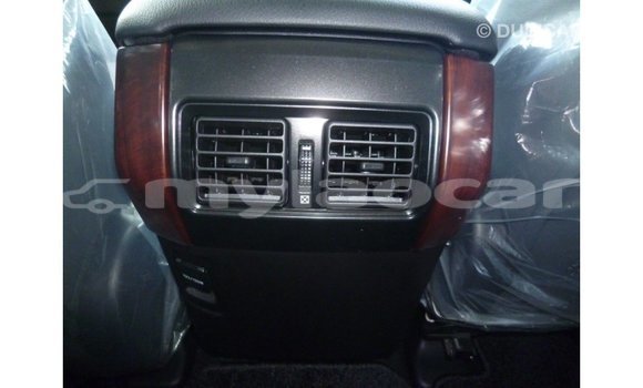 Acheter Import Voiture Toyota Prado Blanc à Import - Dubai, Attapeu Province Acheter Import Voiture Toyota Prado Blanc à Import - Dubai, Attapeu Province