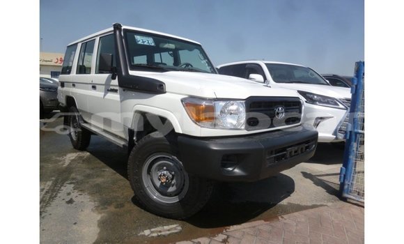 ຊື້ ການ ນຳ ເຂົ້າ Toyota Land Cruiser White ລົດ ໃນ Import - Dubai ໃນ Attapeu Province