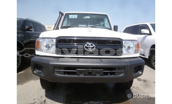 Acheter Import Voiture Toyota Land Cruiser Blanc à Import - Dubai, Attapeu Province Acheter Import Voiture Toyota Land Cruiser Blanc à Import - Dubai, Attapeu Province