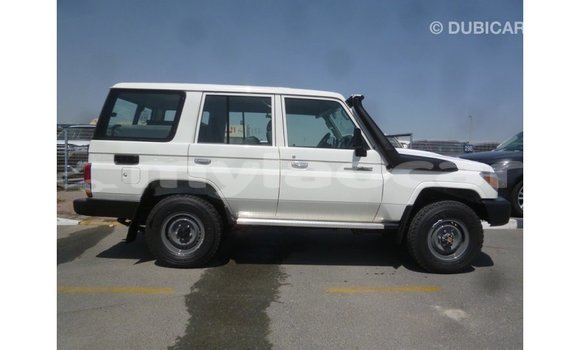Acheter Import Voiture Toyota Land Cruiser Blanc à Import - Dubai, Attapeu Province Acheter Import Voiture Toyota Land Cruiser Blanc à Import - Dubai, Attapeu Province