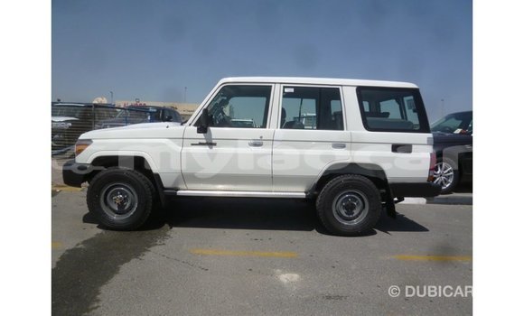 Acheter Import Voiture Toyota Land Cruiser Blanc à Import - Dubai, Attapeu Province Acheter Import Voiture Toyota Land Cruiser Blanc à Import - Dubai, Attapeu Province