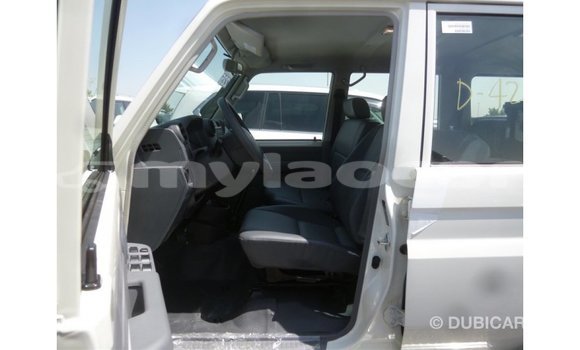 Acheter Import Voiture Toyota Land Cruiser Blanc à Import - Dubai, Attapeu Province Acheter Import Voiture Toyota Land Cruiser Blanc à Import - Dubai, Attapeu Province