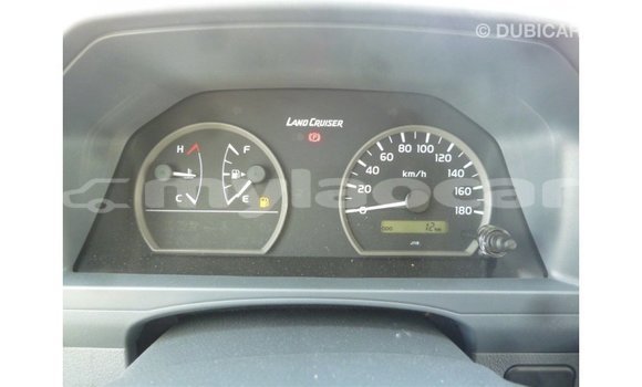Acheter Import Voiture Toyota Land Cruiser Blanc à Import - Dubai, Attapeu Province Acheter Import Voiture Toyota Land Cruiser Blanc à Import - Dubai, Attapeu Province
