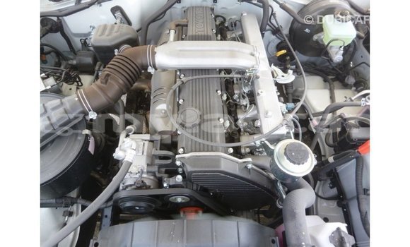 Acheter Import Voiture Toyota Land Cruiser Blanc à Import - Dubai, Attapeu Province Acheter Import Voiture Toyota Land Cruiser Blanc à Import - Dubai, Attapeu Province