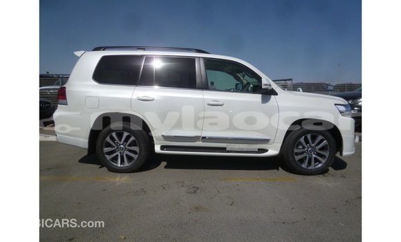 Buy Import Toyota Land Cruiser White Car in Import - Dubai in Attapeu Province Buy Import Toyota Land Cruiser White Car in Import - Dubai in Attapeu Province