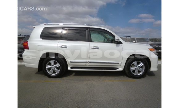 Buy Import Toyota Land Cruiser White Car in Import - Dubai in Attapeu Province Buy Import Toyota Land Cruiser White Car in Import - Dubai in Attapeu Province