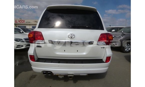 Buy Import Toyota Land Cruiser White Car in Import - Dubai in Attapeu Province Buy Import Toyota Land Cruiser White Car in Import - Dubai in Attapeu Province
