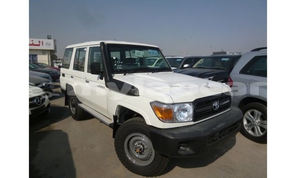 Buy Import Toyota Land Cruiser White Car in Import - Dubai in Attapeu Province