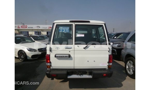 ຊື້ ການ ນຳ ເຂົ້າ Toyota Land Cruiser White ລົດ ໃນ Import - Dubai ໃນ Attapeu Province ຊື້ ການ ນຳ ເຂົ້າ Toyota Land Cruiser White ລົດ ໃນ Import - Dubai ໃນ Attapeu Province