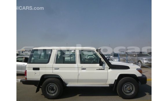 ຊື້ ການ ນຳ ເຂົ້າ Toyota Land Cruiser White ລົດ ໃນ Import - Dubai ໃນ Attapeu Province ຊື້ ການ ນຳ ເຂົ້າ Toyota Land Cruiser White ລົດ ໃນ Import - Dubai ໃນ Attapeu Province