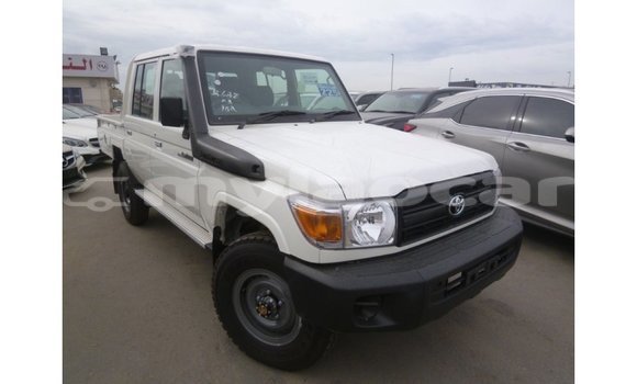 Buy Import Toyota Land Cruiser White Car in Import - Dubai in Attapeu Province